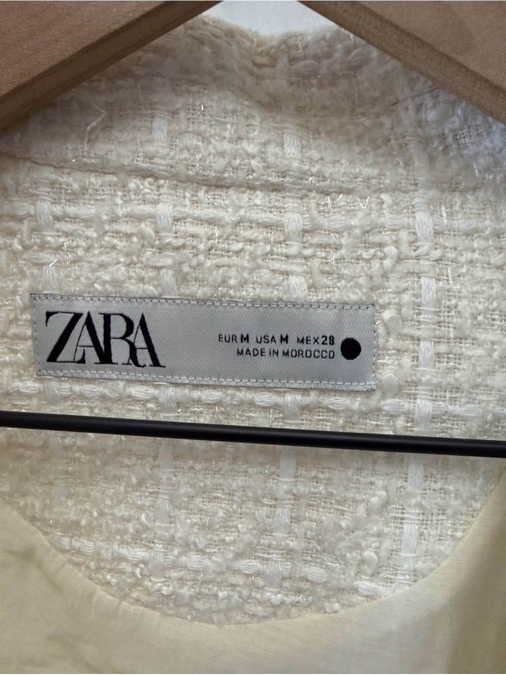 Zara Cream Tweed Boxy Cropped Blazer with Gold Buttons - Picture 2 of 3